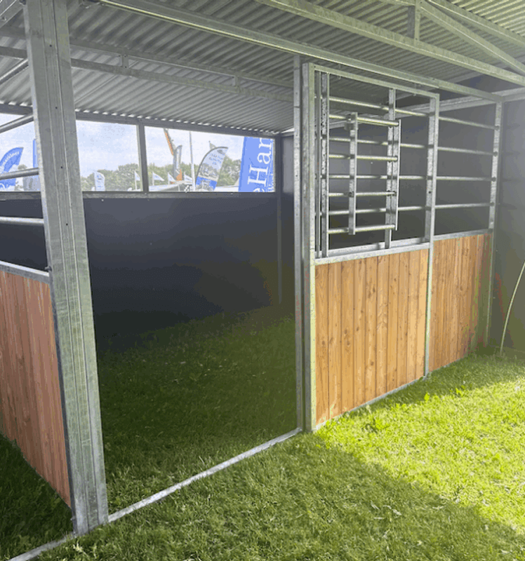 Leskur, liggehall, løsdrift til hest (Contryhus)