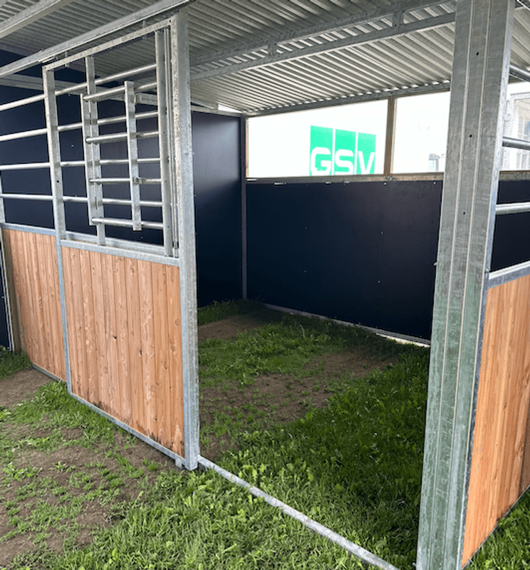 Leskur, liggehall, løsdrift til hest (Contryhus)